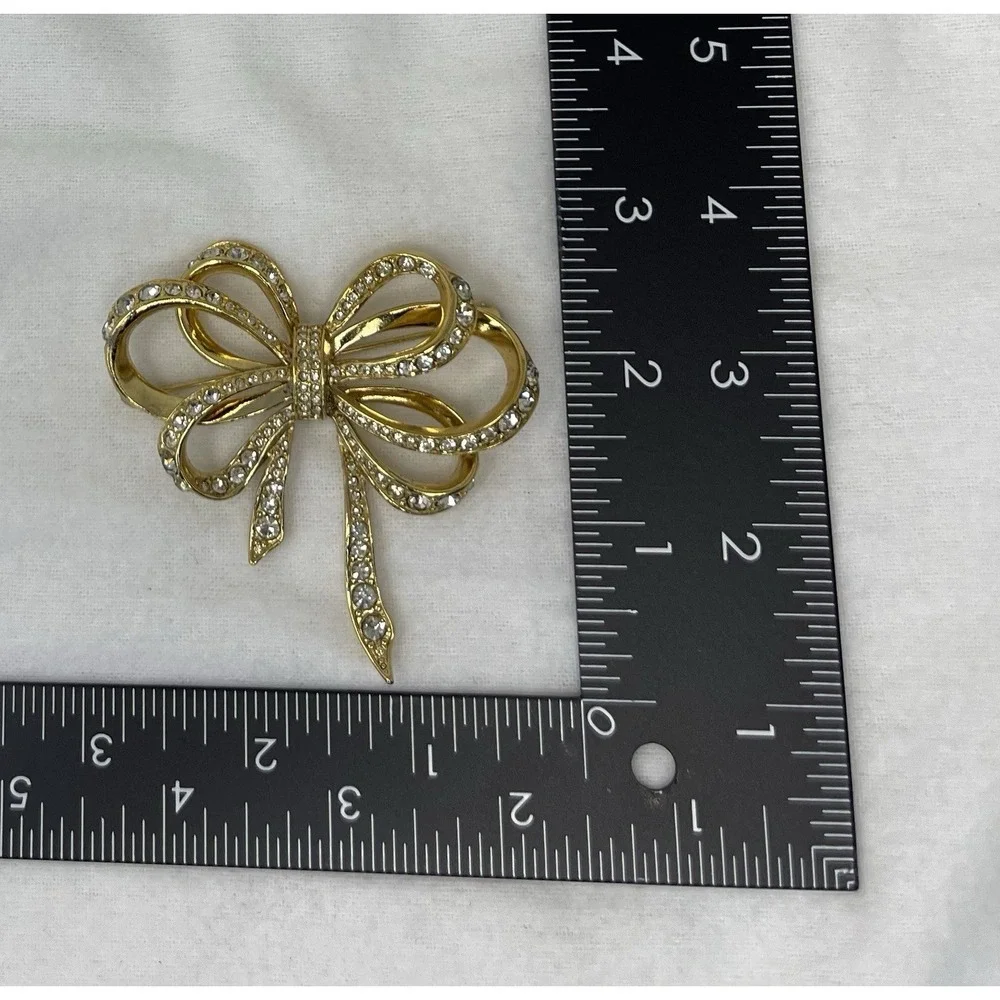 Vintage KJL For Avon Bow Pin Brooch Crystal Gold Tone Kenneth Jay Lane 2 3/4 In.